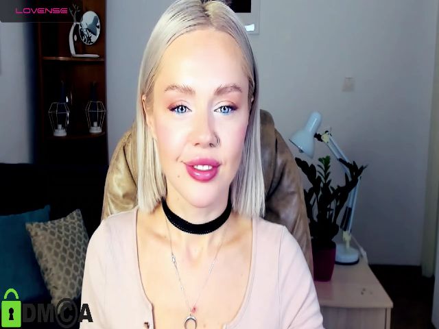 Live sex webcam photo for LisaJun #269425988