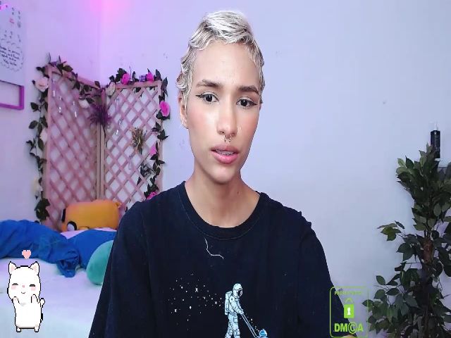 Live sex webcam photo for Emilyxrosex #269420444