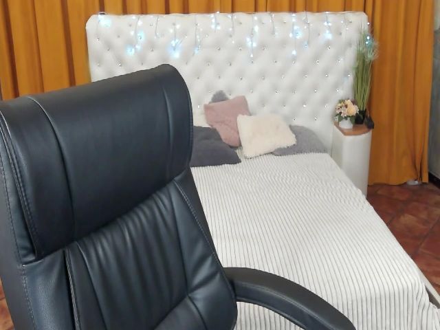 Live sex webcam photo for MissTianaa #269431937