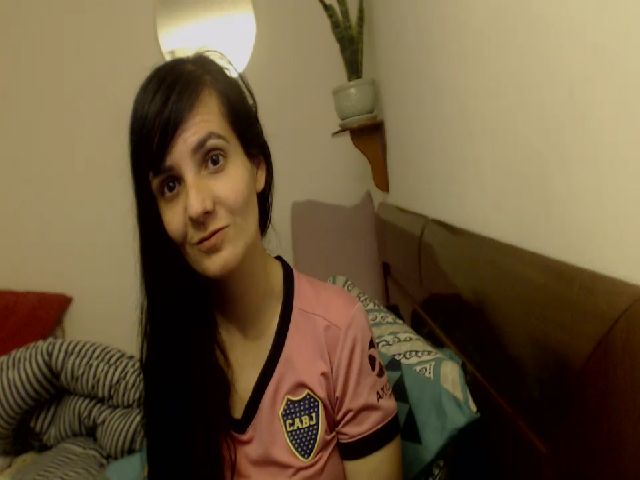 Live sex webcam photo for isabellazee2 #269418887