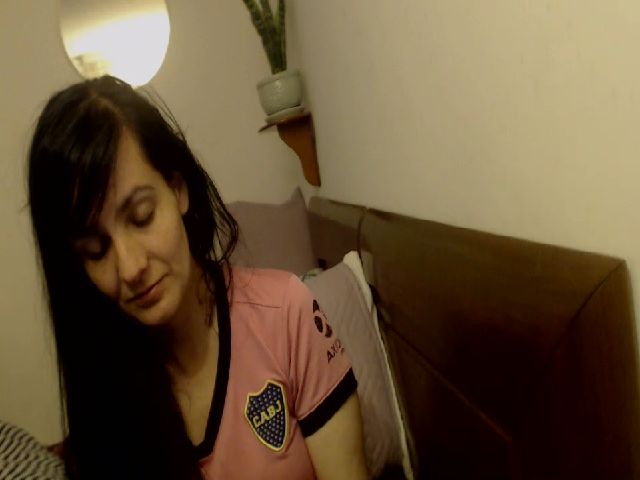 Live sex webcam photo for isabellazee2 #269419417