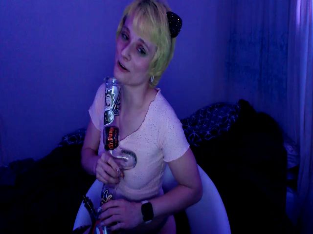 Live sex webcam photo for DragonKitty69 #269423032