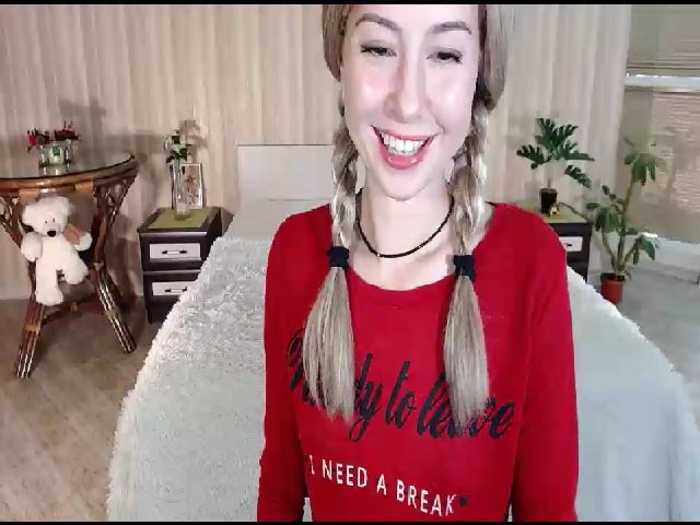 Live sex webcam photo for EstelleLauder #269424400