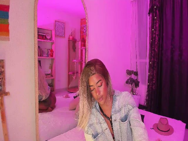 Live sex webcam photo for CleoFM #269421087