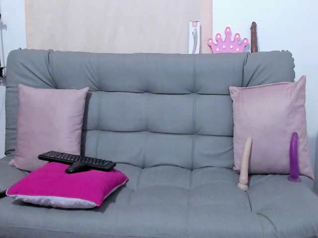 Live sex webcam photo for Violet21_ #269416897