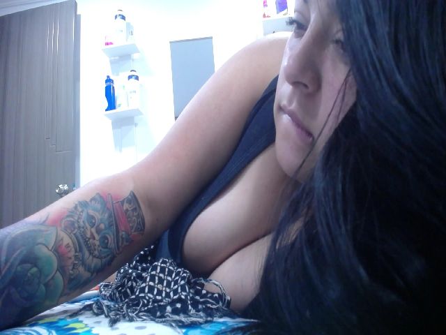 Live sex webcam photo for LaurenLovelly #269432319