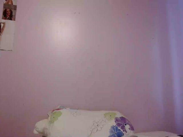 Live sex webcam photo for LouiseHazel #269423997