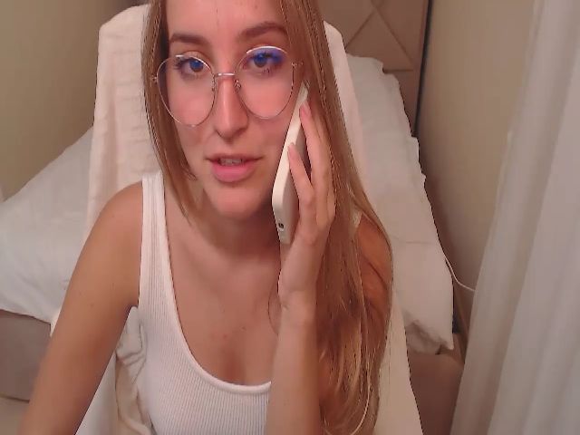 Live sex webcam photo for PrettyLy #269429746