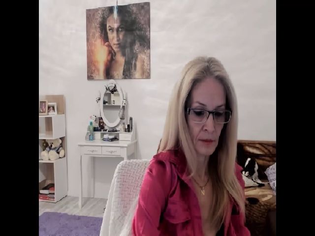 Live sex webcam photo for AngelKaty69 #269431867