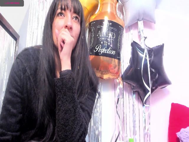 Live sex webcam photo for Violetatoo #269418807