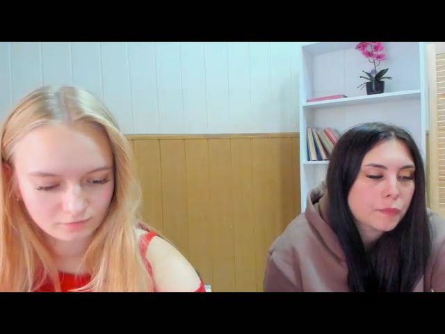 Live sex webcam photo for EmillyWillis #269423337