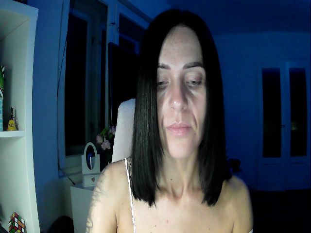 Live sex webcam photo for Beatrice_18 #269432515