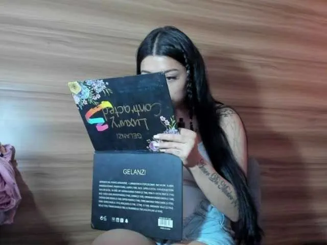 Live sex webcam photo for Colettelatina #269429375
