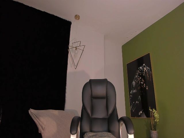 Live sex webcam photo for ZoePresley1 #269430335