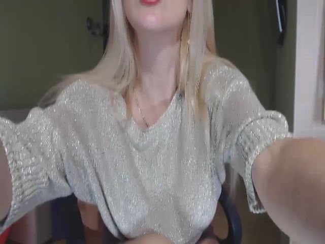 Live sex webcam photo for SoSexyMonna #269424057