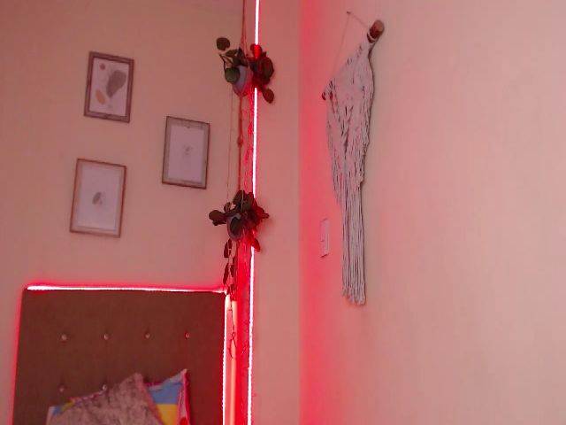 Live sex webcam photo for Emachloe #269431059