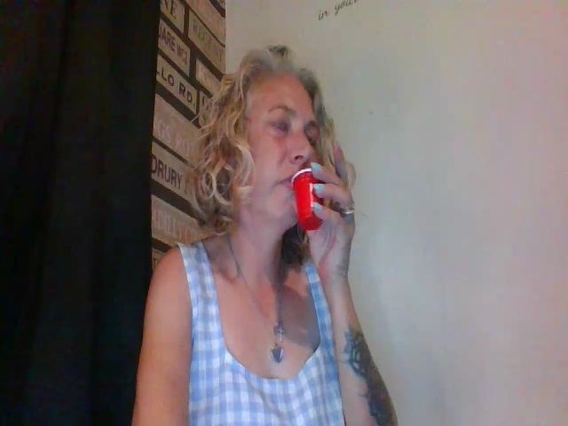 Live sex webcam photo for XxMommaKxX #269430287