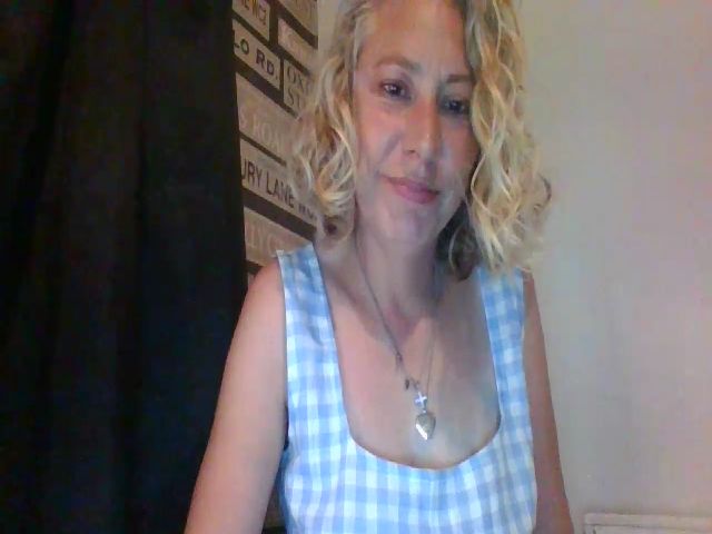 Live sex webcam photo for XxMommaKxX #269431584