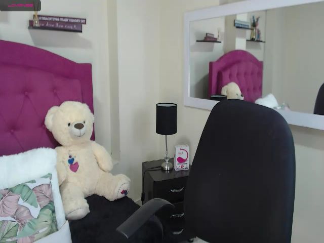 Live sex webcam photo for Grey_Evelyn #269421019