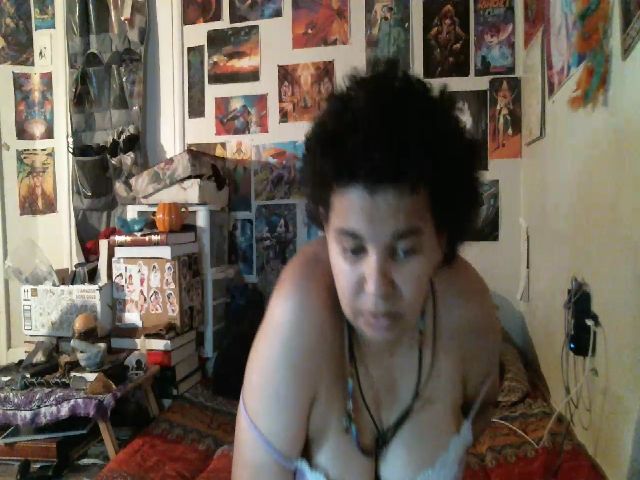 Live sex webcam photo for HornyHunBunny #269425842