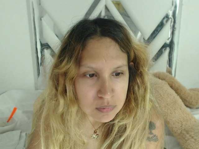 Live sex webcam photo for SweetBarbie #269433631