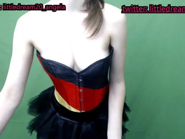 Live sex webcam photo for littledream20 #287946182