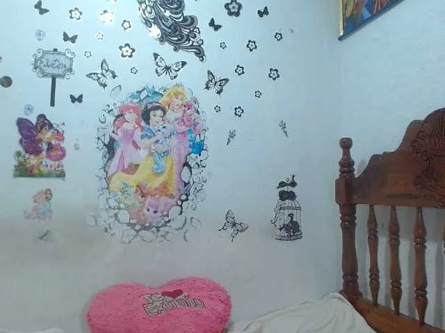 Live sex webcam photo for AndreaTuve #269433573