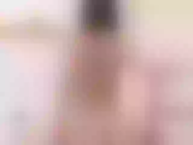 Live sex webcam photo for MaddyLennon #269446126