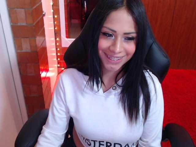 Live sex webcam photo for yesiehot1 #269433523