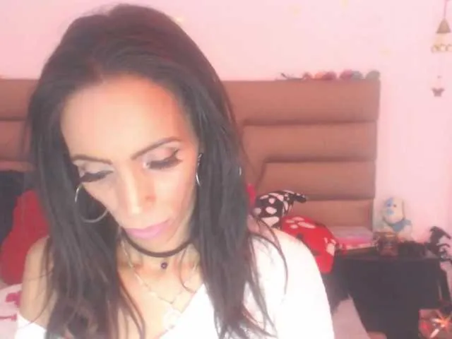 Live sex webcam photo for nicky-bennett #269445513