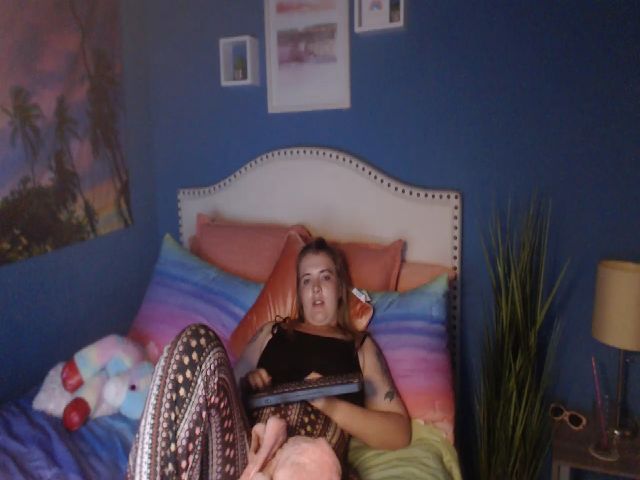 Live sex webcam photo for SnowWhiteXxxx #269435779