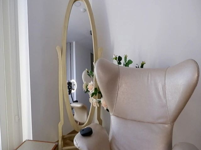 Live sex webcam photo for Anne_boleyn_ #269448929