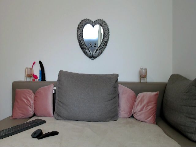 Live sex webcam photo for JullietXXX #269437402