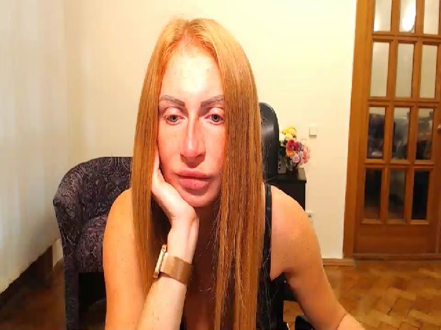 Live sex webcam photo for KellyLyons #269438054