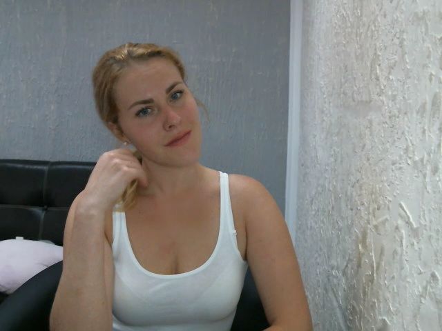 Live sex webcam photo for AnnnaLia #269439281