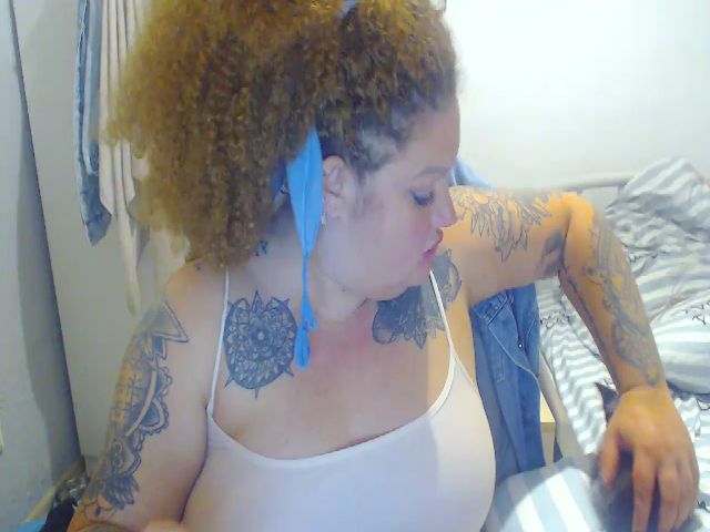 Live sex webcam photo for Smiley_doll #269447741