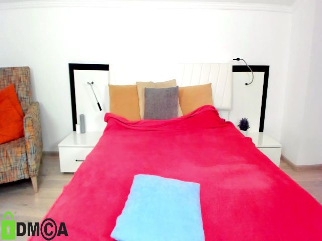Live sex webcam photo for EllisCharmed #269441944