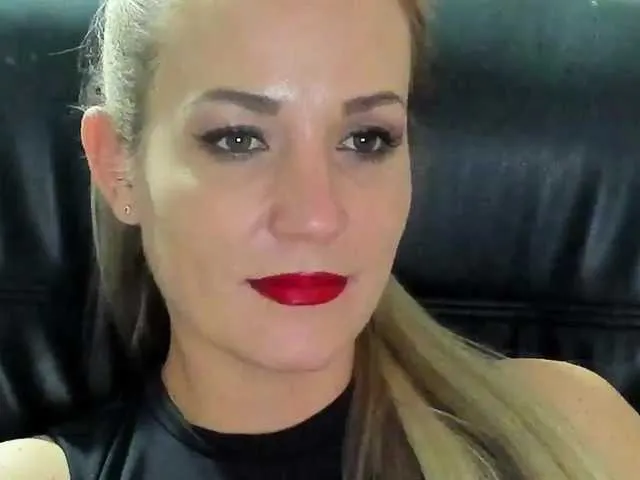 Live sex webcam photo for SmokingWoman #269433007