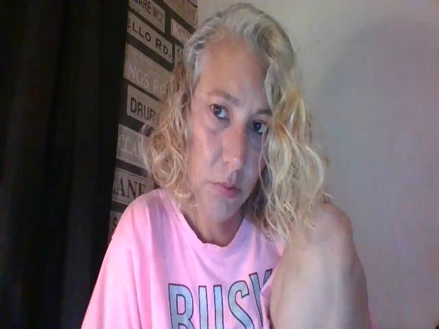 Live sex webcam photo for XxMommaKxX #269447291