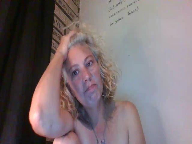 Live sex webcam photo for XxMommaKxX #269447867