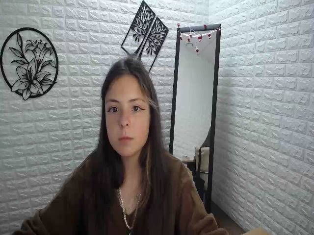 Live sex webcam photo for JulieJess #269442709