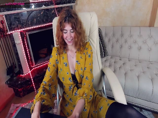Live sex webcam photo for LillianCurly #269443886