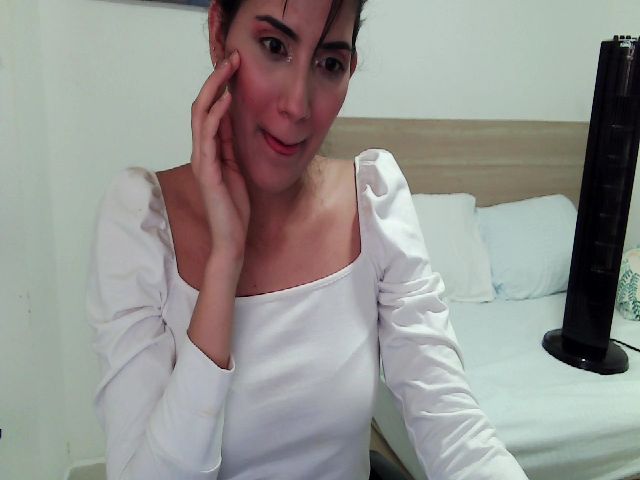 Live sex webcam photo for romina_21 #269438522