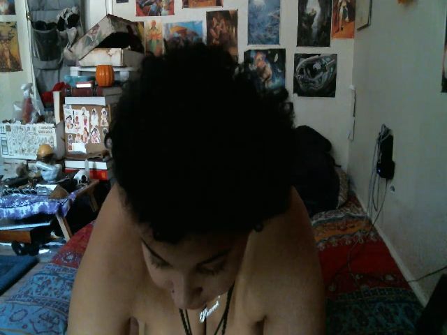 Live sex webcam photo for HornyHunBunny #269447319