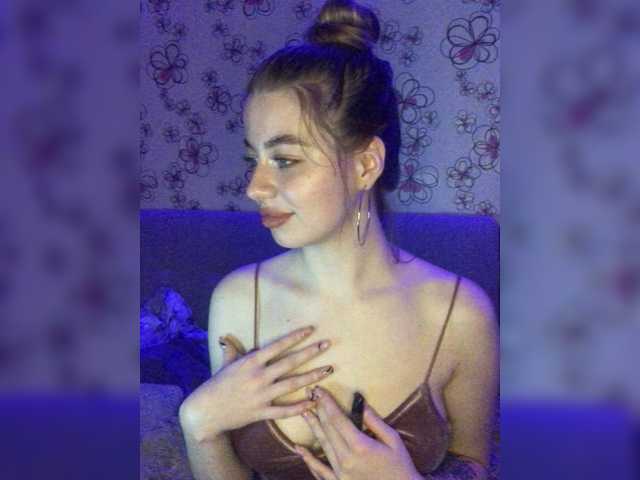 Live sex webcam photo for Aliishe #269432928