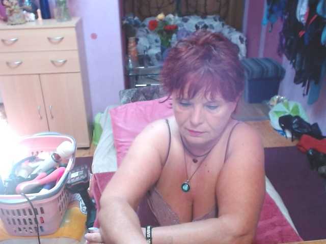 Live sex webcam photo for Elmira63 #269465178