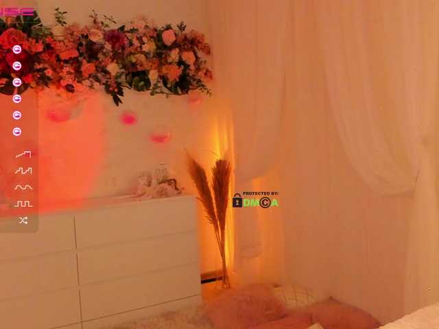 Live sex webcam photo for MiaTonyy #269454727