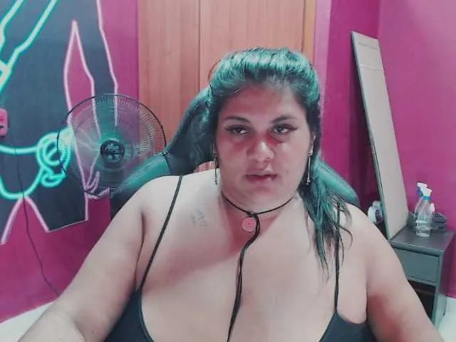 Live sex webcam photo for andreeina25 #269455723