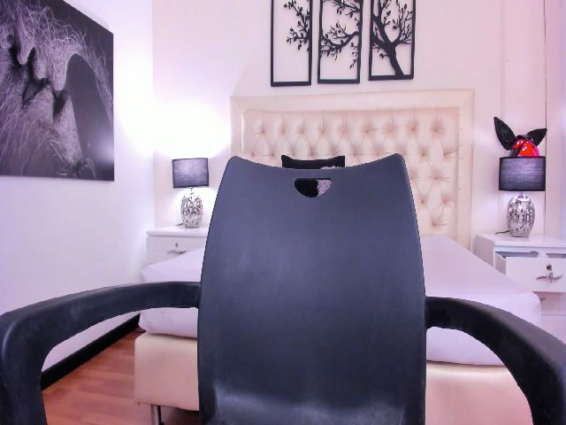 Live sex webcam photo for Mackenzie__20 #269454159