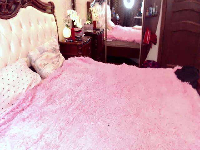 Live sex webcam photo for LizzyMayers #269467328